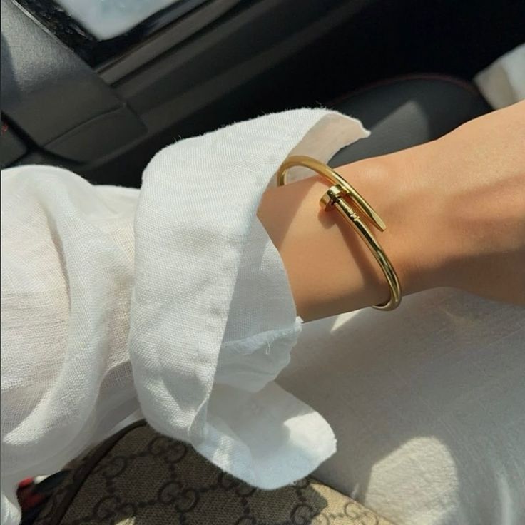 Nail Handcuff