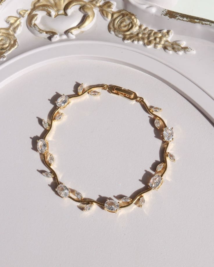 Tulip Bracelet (White)