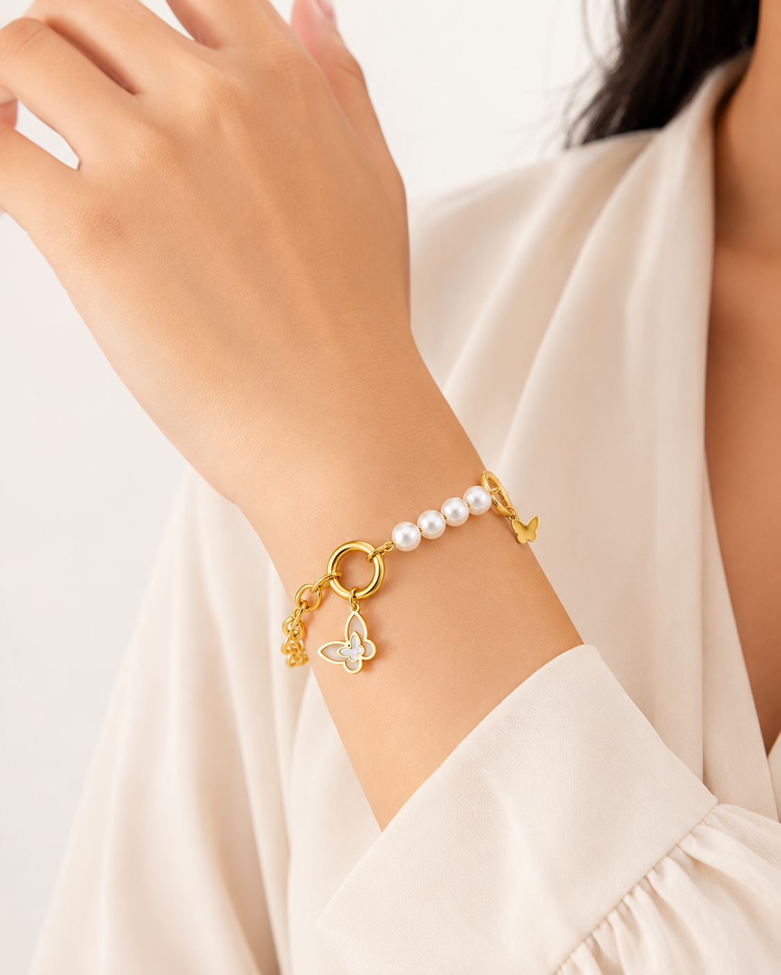 Gold Charm Pearl Bracelet